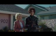 Winona Ryder e Timothée Chalamet nello spot Cadillac fanno rivivere 'Edward Manidiforbice'
