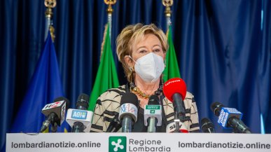 Vaccino russo Sputnik, Moratti chiede ad Arcuri di utilizzarlo. Aeroporti, Palalido e Fiera per le iniezioni