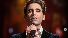 Mika piange la morte della mamma Joannie: 