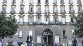 Crisi di Governo ed elezioni comunali a Napoli: le alleanze in bilico e il voto rinviato forse a settembre