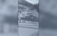 Travolti da una valanga durante gita in motoslitta: la ripresa in soggettiva