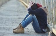 Roma, suicida a 17 anni, indagato il professore: 