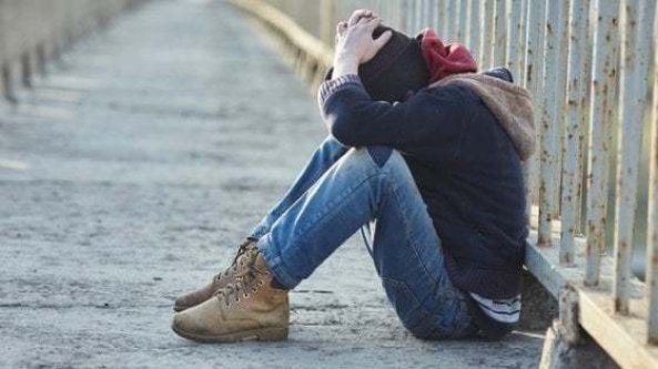 Roma, suicida a 17 anni, indagato il professore: 