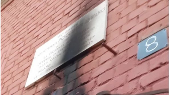 Milano, vandalizzata la lapide del partigiano Adriano assassinato a Mauthausen a soli 22 anni