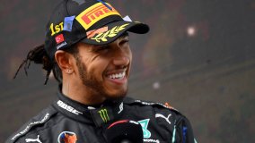 F1, Hamilton resta alla Mercedes: ufficiale il rinnovo
