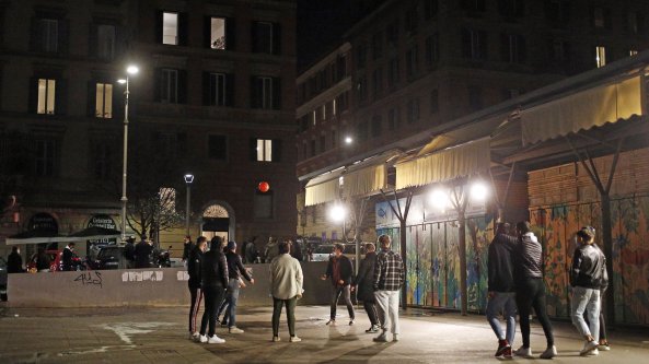 Coronavirus Roma, festa in casa con 14 ragazzi all'Aurelio, locali chiusi a Montesacro. A Ostia 37 persone in sala da biliardo