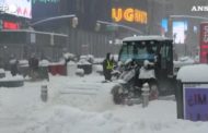 Tempesta polare a New York: la neve ricopre Times Square