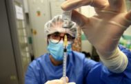 Vaccini over 80, le prenotazioni on line e col Postamat