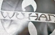 Il pipistrello o una W? Le t-shirt che fanno litigare ancora Canada e Cina