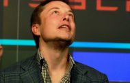 Elon Musk arriva su Clubhouse e la nuova piattaforma social fa il pieno