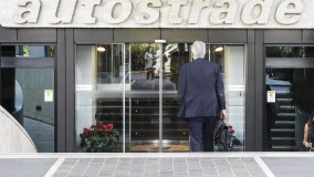 Atlantia, Cdp e i fondi al lavoro su nuova offerta, ma serve tempo fino a fine febbraio. Balzo del titolo a Piazza Affari