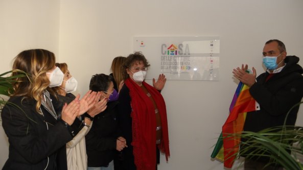 Napoli, inaugurata la prima casa di accoglienza comunale per LGBT vittime di violenza