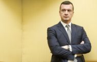 Crisi di governo, salta il libro di Casalino: autobiografia di un portavoce