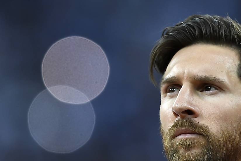 Messi, re del pallone gonfiato. 555 milioni spaccano il calcio