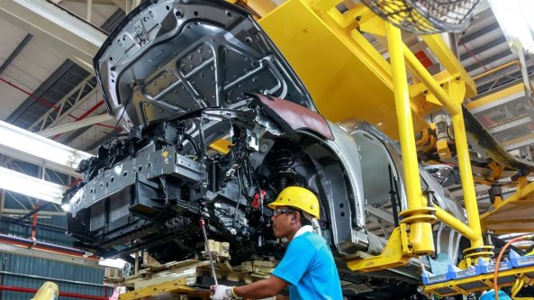 No chip, no elettriche, l'industria dell'auto taglia la produzione