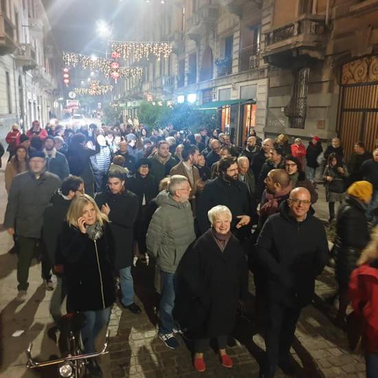 La psicosi e gli aperitivi solidali: il Pd cieco non vide l'epidemia
