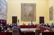 Tra i carneadi seduti con i big pure chi vendeva i cd taroccati