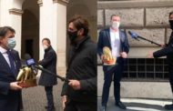 Tapiro d'oro a Casalino e Conte. Premiata l'accoppiata delle gaffe