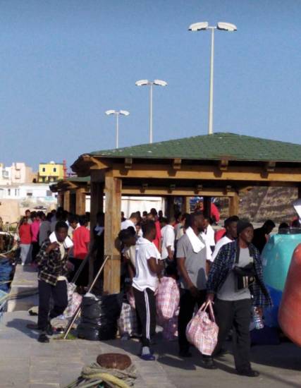 Nuovo esodo verso Lampedusa: 300 migranti sbarcati nelle ultime ore