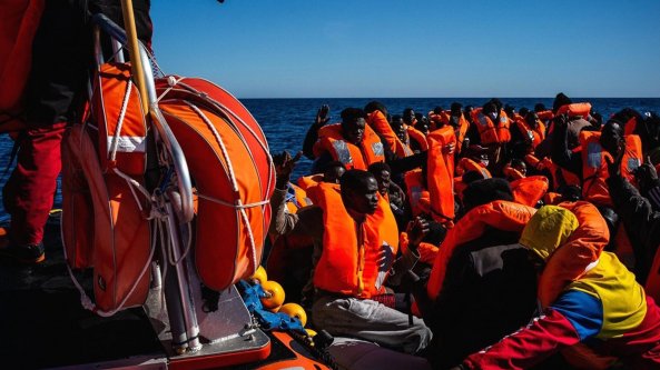 Migranti, raffica di partenze dalla Libia: 1500 in 36 ore. In 420 a bordo della Ocean Viking
