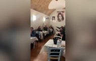 Insulti e cori: la trattoria viola le restrizioni anti Covid e riapre a cena