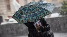Meteo, weekend a metà: sabato fino a 27 gradi, domenica piogge ovunque