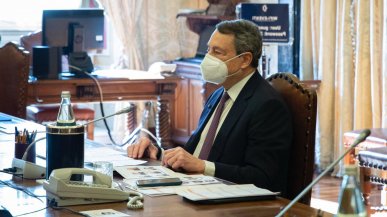 Governo, la scrivania di Draghi alle consultazioni: il 