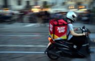 Svolta Just Eat, rider assunti come dipendenti. Si parte a Monza da marzo