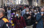 Shopping e movida, scattano le chiusure nel centro di Roma. La sindaca: 