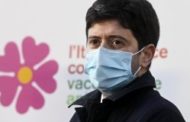 Vaccini, ecco il nuovo piano. Da lunedì si parte anche con prof, forze dell'ordine e detenuti