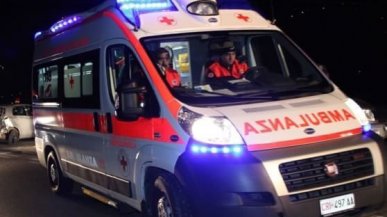 Cade da una giostra, gravissima 15 enne vicino a Novara