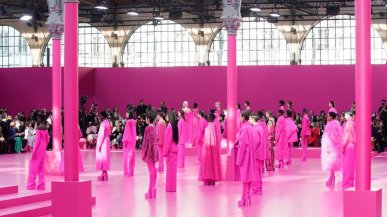 Paris Fashion Week: l’inno all’amore di Valentino e il grido di dolore di Balenciaga