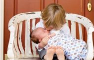 Il tuo bambino piccolo ti toglie il sonno? I consigli della pediatra per farlo addormentare