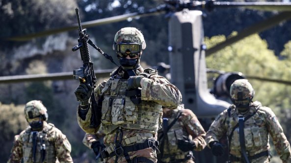 Ucraina, “Limitare i congedi”: nell’esercito italiano scatta l’allerta