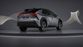La prova “no limits” della prima elettrica Toyota
