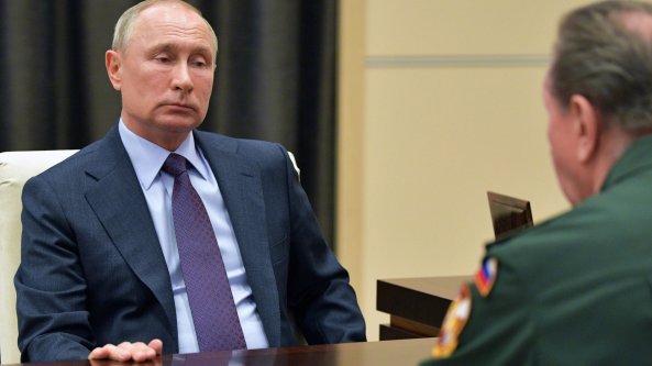 La guerra irrompe al Cremlino. Spaccatura tra i fedeli di Putin
