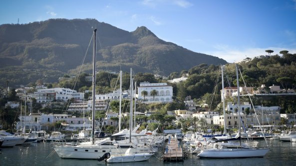 Ville sul mare e matrimoni la fuga degli oligarchi russi dalle isole del Golfo