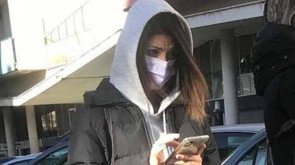 Chat grilline, Raggi ci ricasca: “Più diritti ai rifugiati che ai non vaccinati”