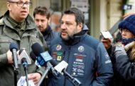 Lega, la solitudine del leader nel partito che non si fida più: 