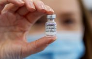 Vaccini fermi e meno controlli, l’effetto relax fa correre il virus