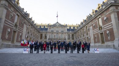 Le sanzioni: Usa e Ue, nuova stretta. Stop a vodka e caviale. Russia via da Wto e Fmi