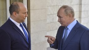 Bennett al Cremlino da Putin. Israele cerca la mediazione sull'Ucraina