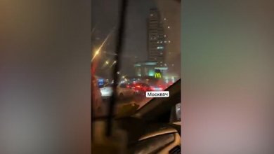 La fila chilometrica al McDonald's per l'ultimo Big Mac