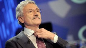 D’Alema e gli aerei alla Colombia: il caso arriva in Parlamento. Terremoto per Leonardo e Fincantieri