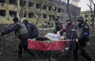 E' morta con il suo bambino la donna incinta sulla barella della foto simbolo del bombardamento dell'ospedale di Mariupol