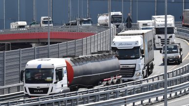 Sciopero trasporti, i tir oggi si fermano per il caro petrolio: almeno in 70 mila spengono i motori