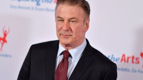 Alec Baldwin vuole finire le riprese di 'Rust' dopo la morte di Halyna Hutchins