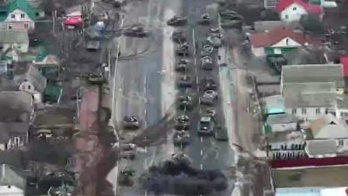 L'artiglieria dell'esercito ucraino colpisce i tank russi alle porte di Kiev