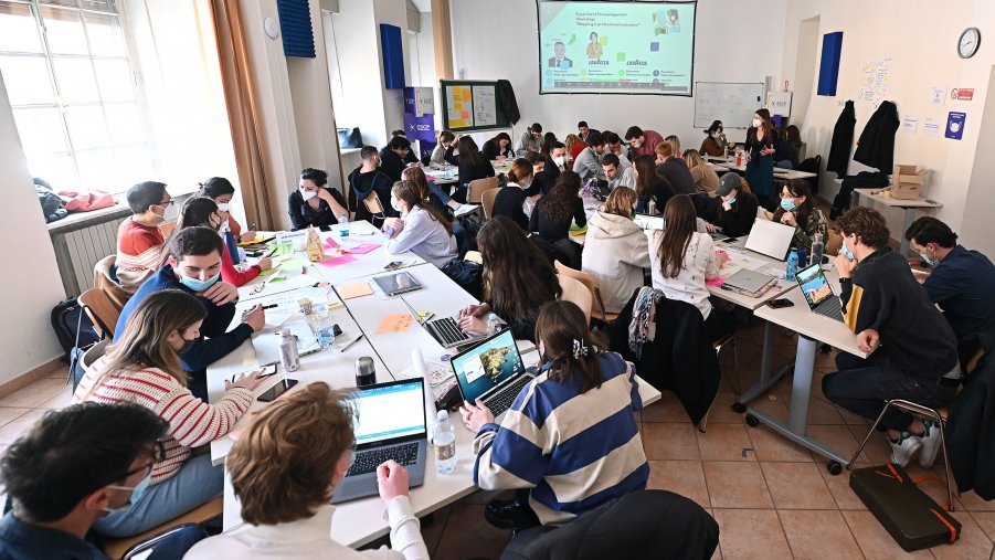 Psicologo a scuola, meno sportelli negli istituti. Ma i ragazzi: 