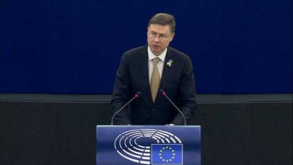 Ucraina, Dombrovskis: 